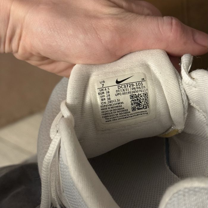 Продам кроссовки Nike