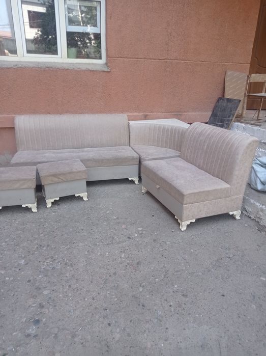 Продаётся уголок