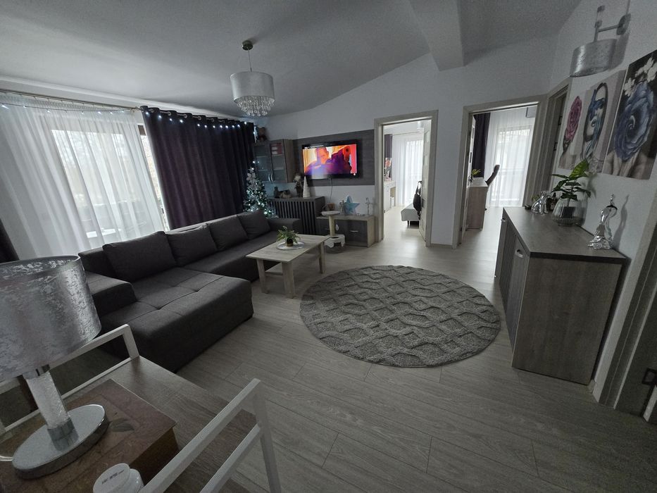 Apartament 3 camere de vânzare