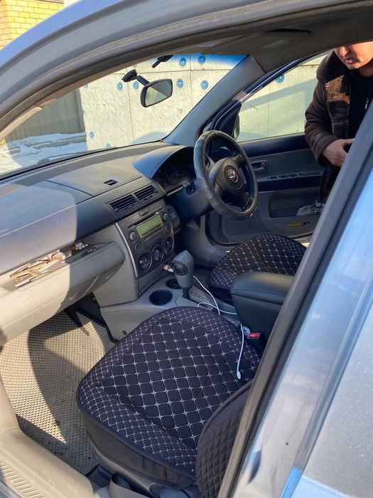 Продам машину Mazda Demio 2004