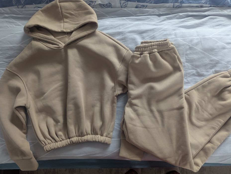 Нов бежов комплект