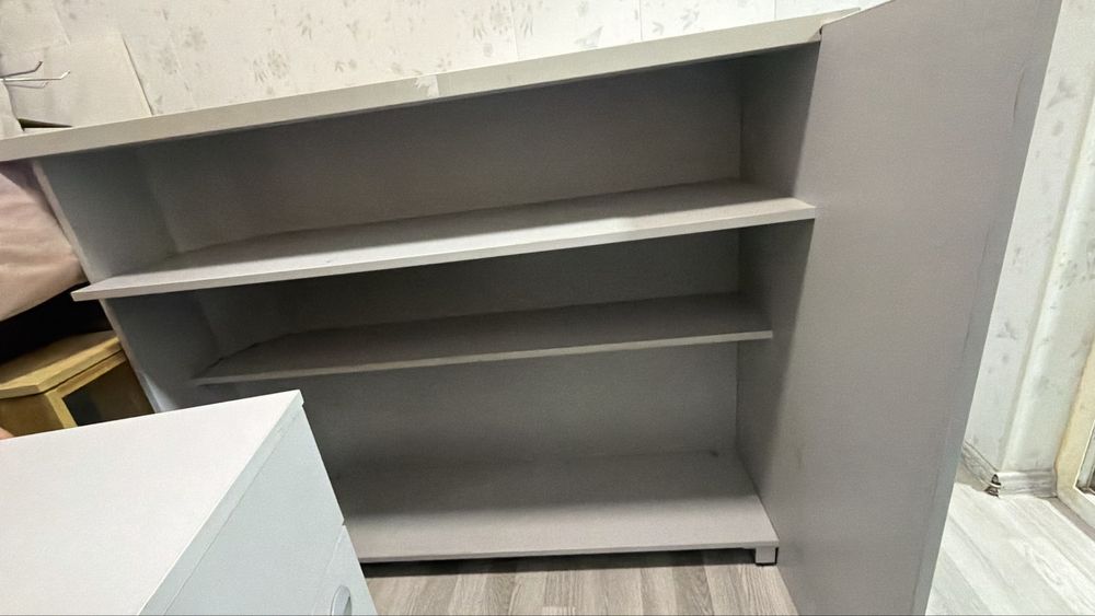 Продается ресепшен с тумбой