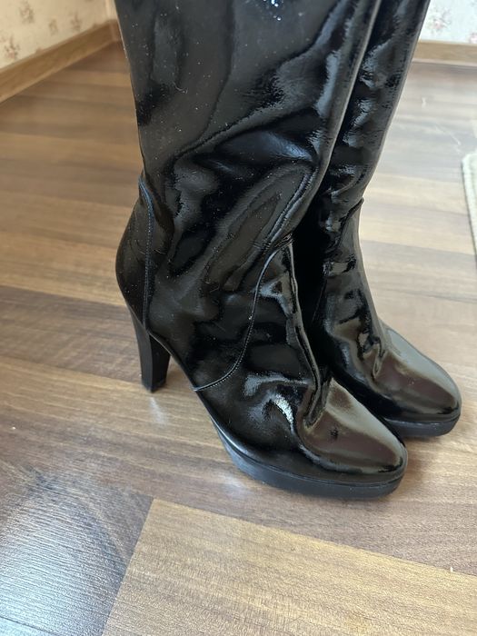 Сапоги лаковые высокие