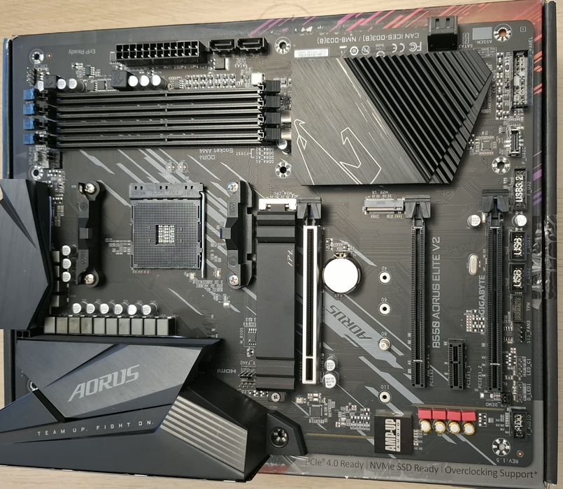 Placa de baza B550 Aorus Elite V2