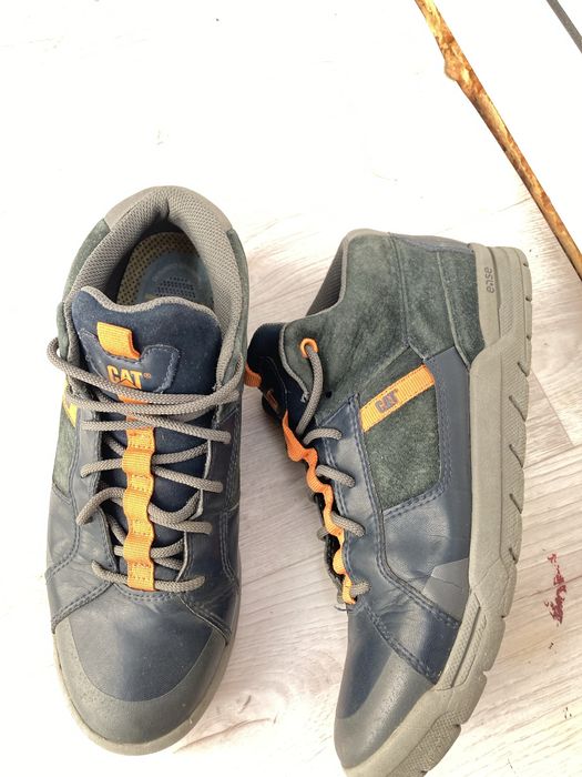 Кроссовки классические