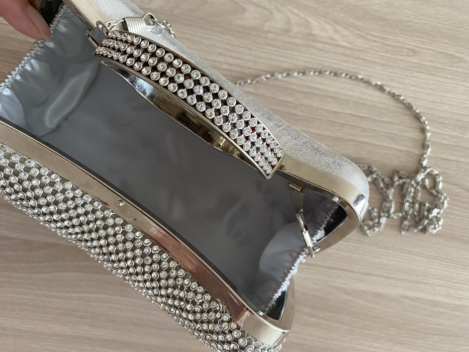 Продаю сумочку клатч