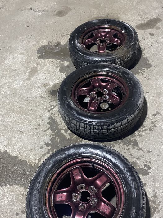 Продам 3 штуки резина чуть лысовата