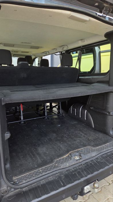 Пътнически бус под наем Автоматик 8 Местен Дълга база  Цена от 59.99€