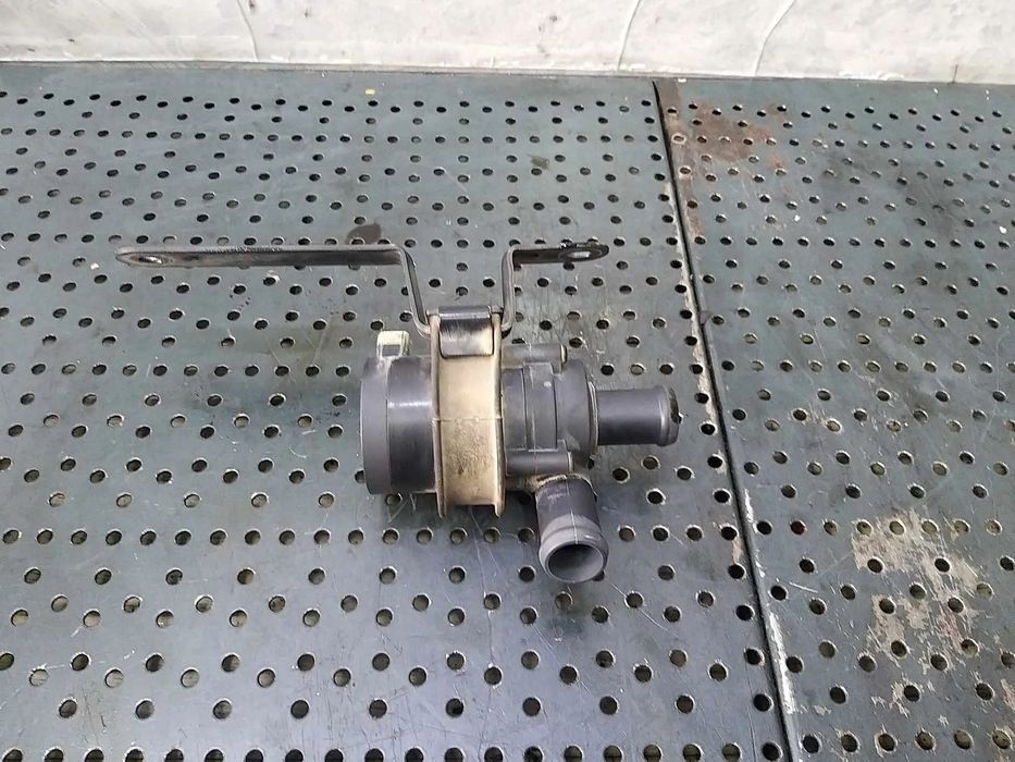 Pompa recirculare apa 1.4 tsi vw golf 6 1k0965561f