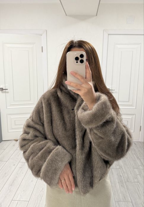 Продаю эко-шубу в стиле бомбера