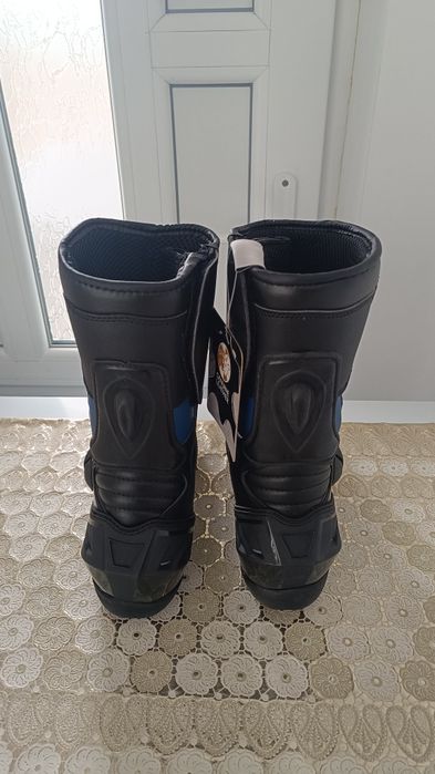 Încălțăminte moto