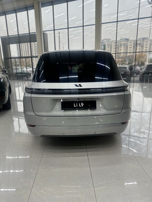 Продаю машину Li L9 Ultra года выпуска 2024 года машина