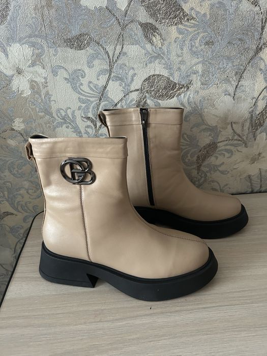 Женские демисезонные ботинки