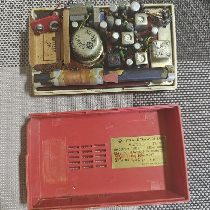 Radio Hitachi th-848