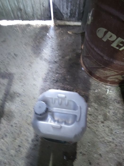 Продам пустые канистры