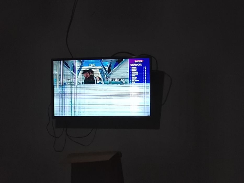 Televizor ekrani singan