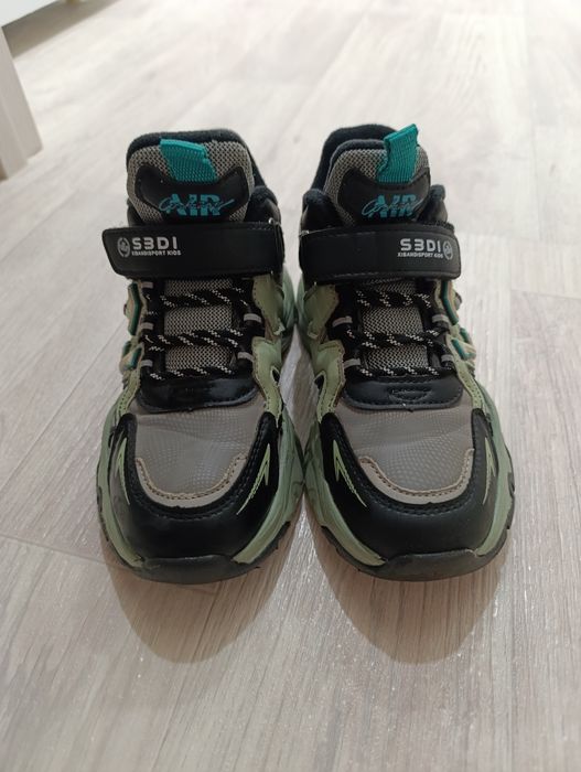 Продам детские кросовки.