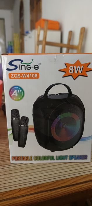 Калонка с двумя микрофоном продаётся отлично играет с бассом