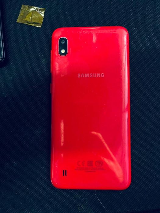 Самсунг А10.