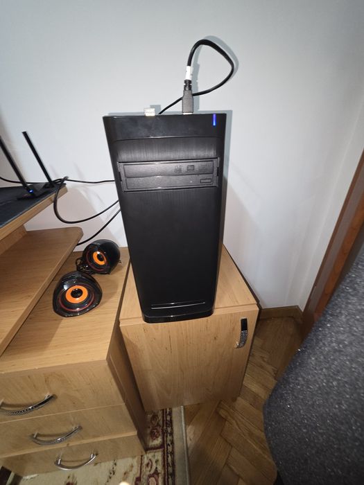 Vand pc ryzen 3 2200g