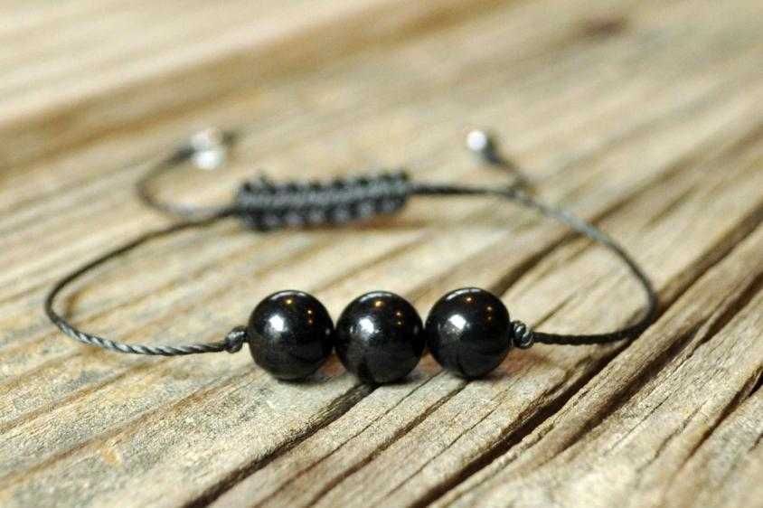 Универсална Разтегаема Шунгитова Гривна от Естествен Шунгит Обработена