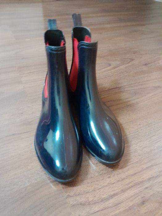 Резиновые ботинки