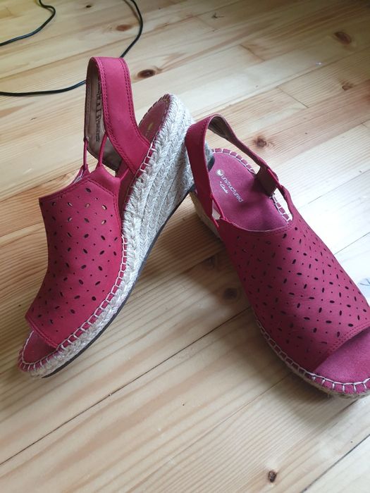 Летни сандали Clarks