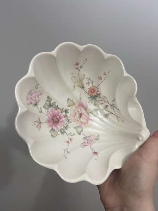 Bol in forma de scoica