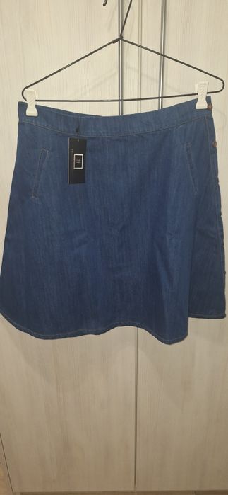 Чисто нова ,дънкова пола