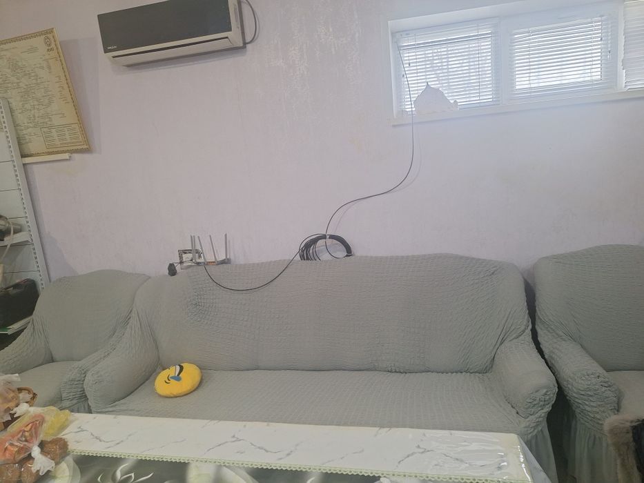 Продается диван и два кресла