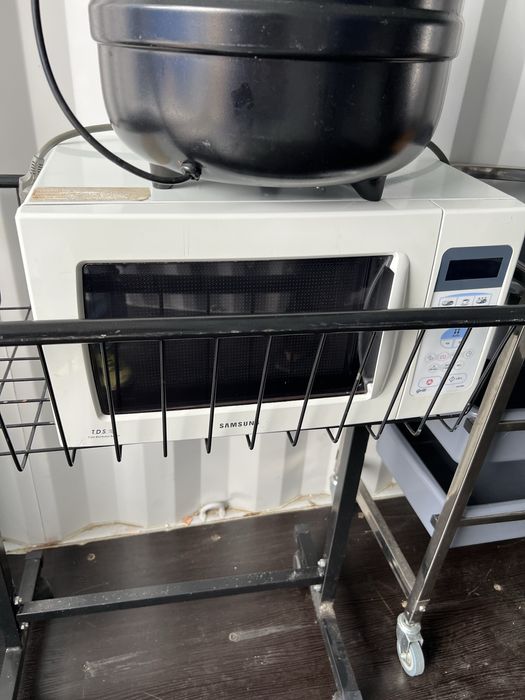 Количка за почистване и сервиране