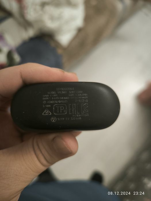 Продам Sony WF-1000XM4 черный