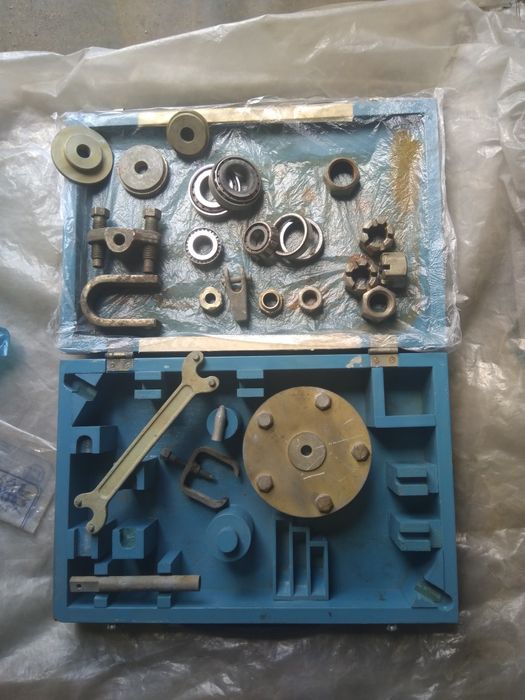 Продам Набор приспособлений д/ремонта автомобилей Москвич