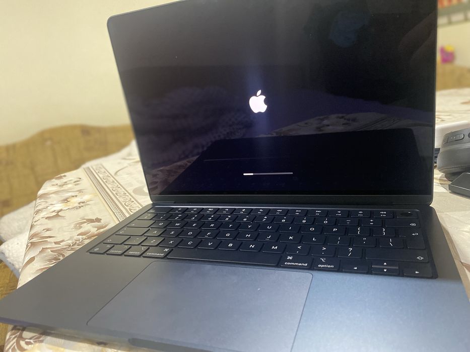 Лаптоп Apple 13.6” MacBook Air, Apple M2 чип, 256 GB, Midnight.