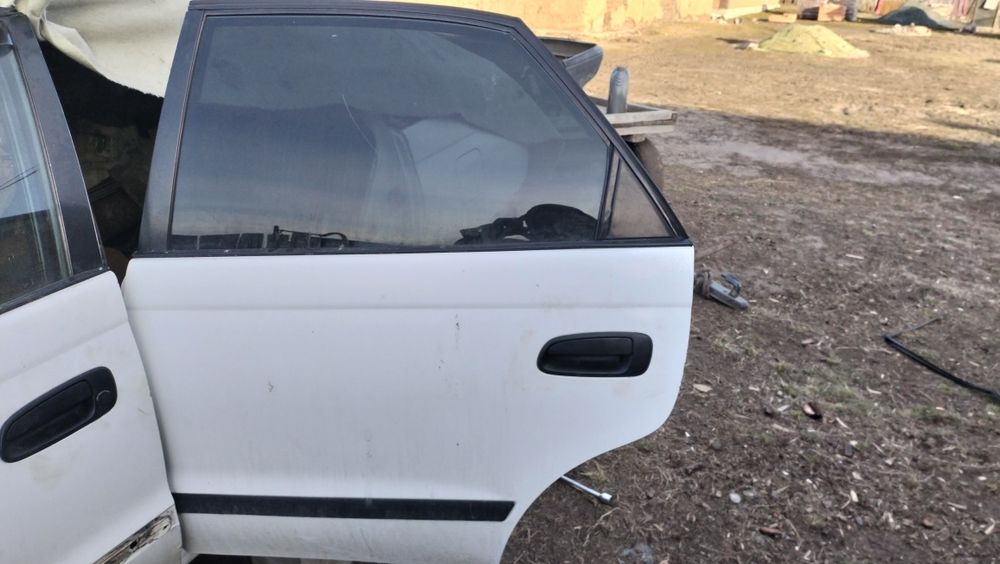 Двери на Тойота Карина Е