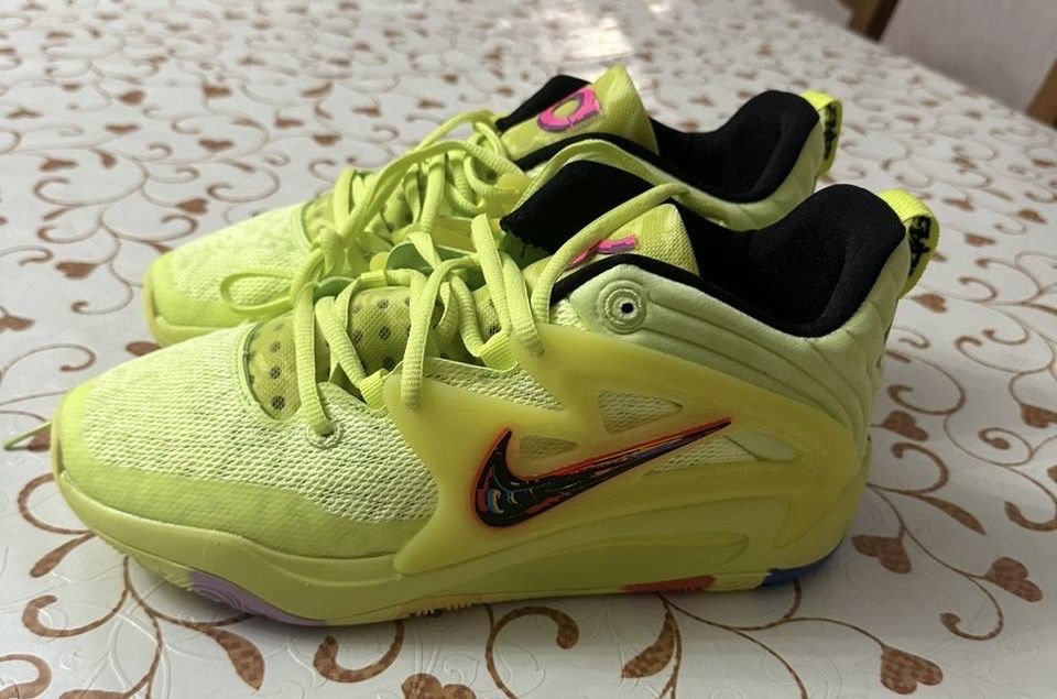 Кроссовки игровые новые