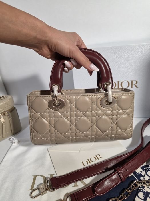 Налична чанта Dior D-Joy