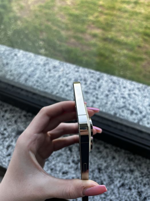iPhone 14 pro max gold