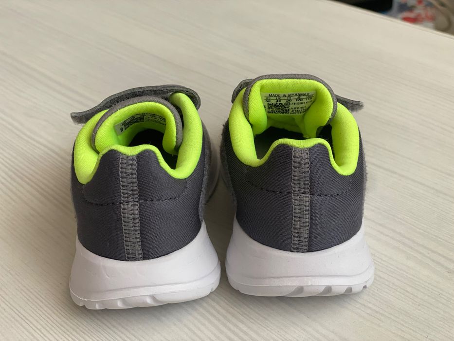 Маратонки адидас 20 номер