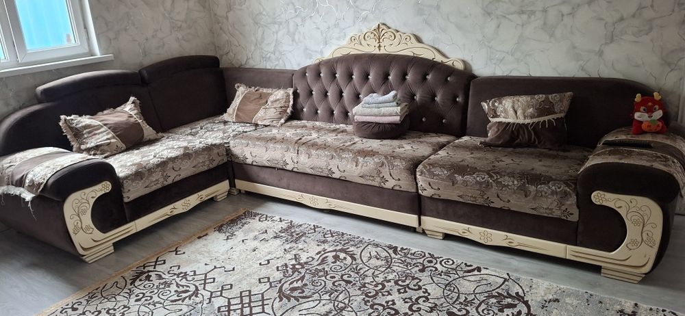Диван 3.80м в длину и 2.20 угловой