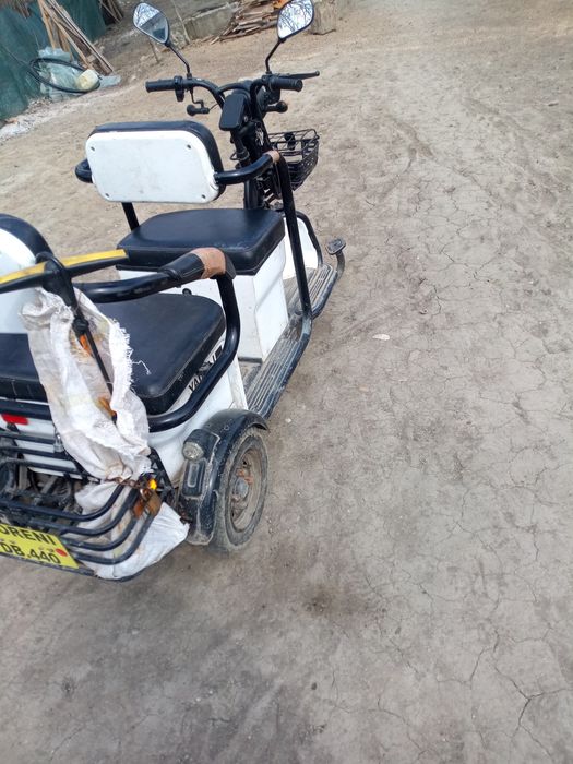 Vând tricicleta 2 locuri