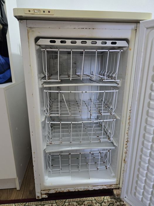 Продам морозильник