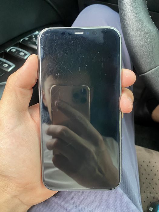Продам Айфон 11