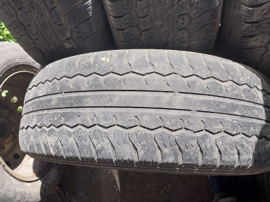 4 шины 215 70 R16C. Цешка для груза.