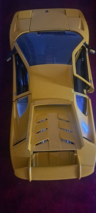 Vând macheta Lamborghini Diablo 1/18 Mira