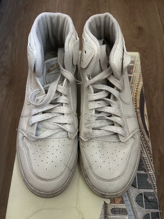 белые кроссовки Nike