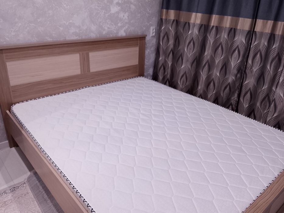 Двух спальное кровать