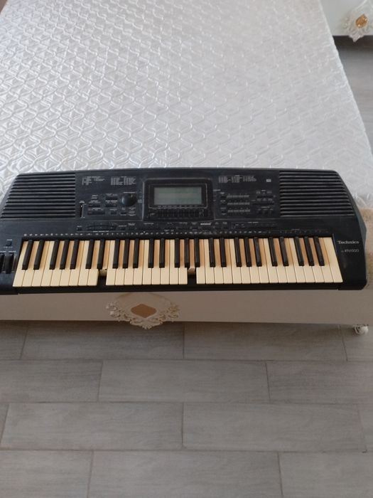 Продава се Клавир Техникс