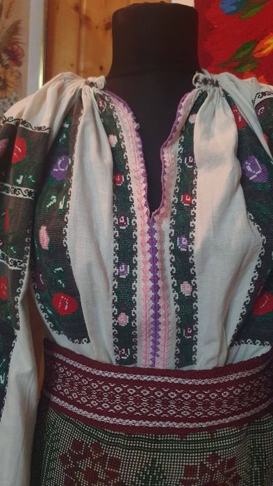 REDUCERE 25%! Costum popular (Ie/camasa cu poale, fota/catrinta)