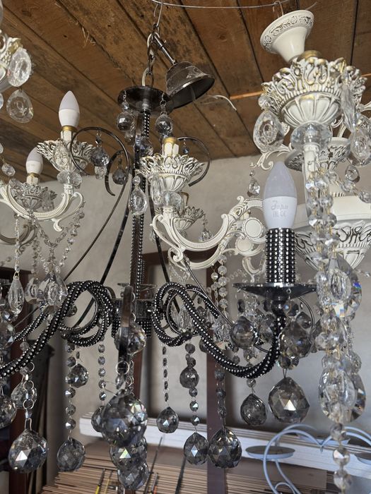 Люстра в гостинную комнату